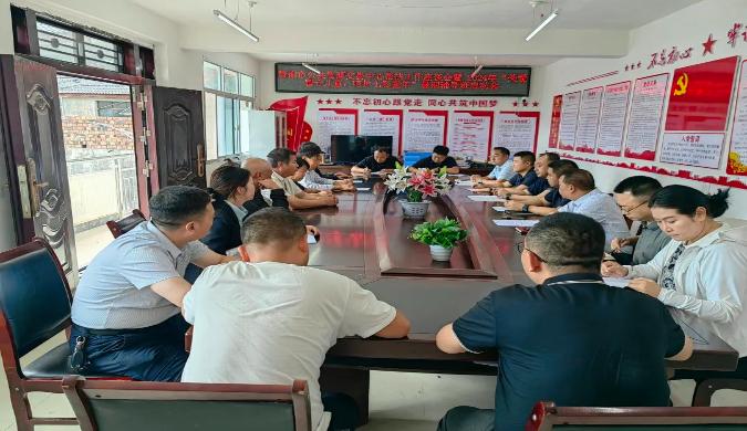 陇南市公共资源交易中心在黄坪镇杨务村召开帮扶工作座谈会暨2024年“关爱留守儿童，呵护七彩童年”暑期辅导班启动会