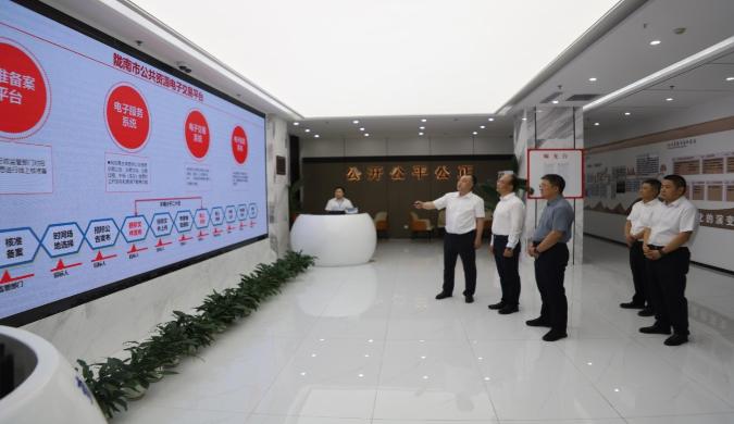 李荣在市公共资源交易中心调研指导工作